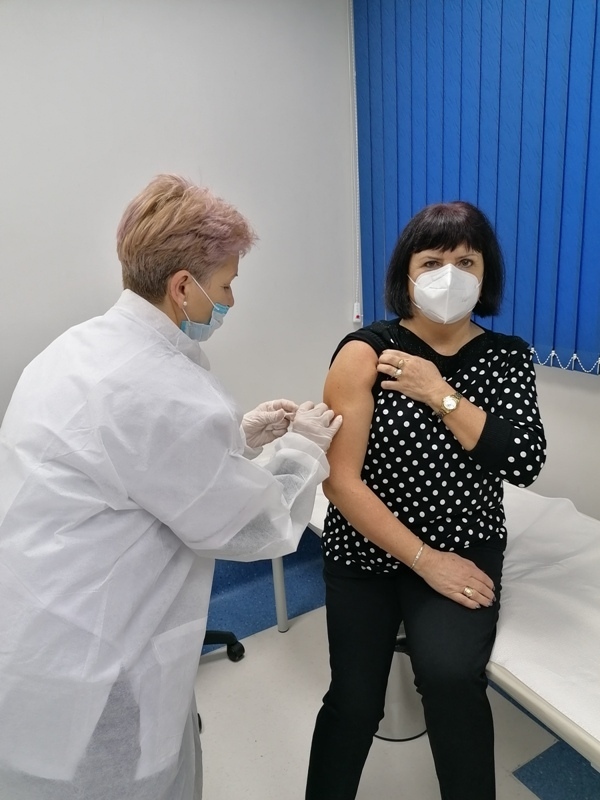 В „Уни Хоспитал“ продължава ваксинирането срещу COVID-19